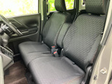 運転席側のドアは、収納スペースも確保されており、小物を整理するのに便利です。快適なドライブをサポートします。