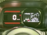 必要な情報を一目で確認できるシンプルなデザイン。速度や燃料残量など、運転に必要な情報を分かりやすく表示し、安全な運転をサポートします。