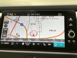 高機能なナビゲーションシステムで、目的地への道案内をスムーズに。お気に入りの音楽を再生して、快適なドライブを楽しみましょう。