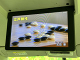 高画質モニターで、映像を鮮やかに楽しめます。路面状況や車庫入れの際に便利です。