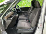 運転席からの視界が広く、安全な運転をサポートします。周囲の状況を把握しやすく、安心して運転できます。