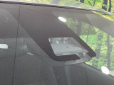 【プリクラッシュセーフティ】前方の車両等を検知し、衝突しそうな時は警報で注意を促し、ブレーキを踏む力をサポート。ブレーキを踏めなかった場合は衝突被害軽減ブレーキが作動、衝突回避をサポートします。