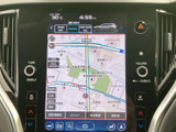 鮮明な地図表示で、スムーズなナビゲーションを実現。詳細な情報とわかりやすい表示で、安全運転をサポートします。目的地までのルートをしっかり確認できます。