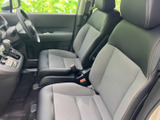 使い勝手の良い収納スペースを確保したドアトリム。小物を整理整頓でき、車内をすっきりと保てます。