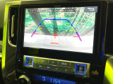 【バックカメラ】駐車時に後方がリアルタイム映像で確認できます。大型商業施設や立体駐車場での駐車時や、夜間のバック時に大活躍!運転スキルに関わらず、今や必須となった装備のひとつです!
