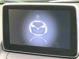 【マツダコネクトナビ】車内の雰囲気にマッチした一体型タイプのナビ。各種車輌設定やBluetooth再生等、様々な機能が楽しめます。直感的なダイヤル操作が可能で、使い勝手も良好です。