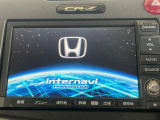 【メーカー純正ナビ】インテリアに溶け込むスタイリッシュな「専用設計」メーカーナビを装備♪視認性や操作性など基本性能にも優れ、より上質なカーライフをお楽しみいただけます。