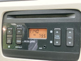 ラジオやCDで、お気に入りの音楽を楽しめます。AUX端子も備えているので、スマートフォンなどとの接続も簡単です。