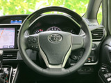握りやすいステアリングで、快適なドライビングを実現します。操作性に優れ、長距離運転でも疲れにくい設計です。