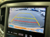 【バックカメラ】運転席から画面上で安全確認ができます。駐車が苦手な方にもオススメな便利機能です。