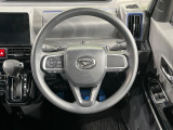 インテリアに合わせたデザインのステアリングは、運転される方のことも考え、運転しやすい形状、大きさです。是非一度、実際に触ってお確かめください。