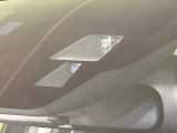 【スマートブレーキサポート】走行中に前方の車両等を認識し、衝突しそうな時は警報とブレーキで衝突回避と被害軽減をアシスト。より安全にドライブをお楽しみいただけます。