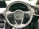 インテリアに合わせたデザインのステアリングは、運転される方のことも考え、運転しやすい形状、大きさです。是非一度、実際に触ってお確かめください。