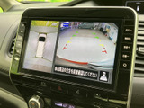 駐車時の後方確認をサポート。狭い場所でも安全に後退できます。