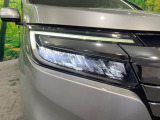 【LEDヘッドライト】悪天候や夜間走行時も良好な視界を確保し安心して運転できる高輝度LEDヘッドライトを装備!点灯速度が早く、消費電力も抑えられています。