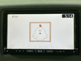 停車時にテレビ視聴が可能。お子様連れのご家族でも、後部座席で快適にお過ごしいただけます。