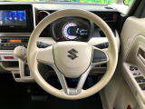 インテリアに合わせたデザインのステアリングは、運転される方のことも考え、運転しやすい形状、大きさです。是非一度、実際に触ってお確かめください。