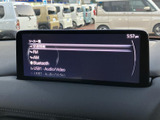 多彩な機能を備えたオーディオ画面で、ナビや音楽を楽しめます。Bluetooth接続も可能で、スマートフォンとの連携もスムーズに行えます。