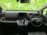 後退時の安全をサポート。映像を確認しながらスムーズにバックパーキングできます。運転初心者の方にも安心です。