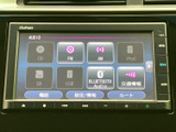 多彩な再生機能を備え、お好みの音楽を手軽に楽しめます。ラジオ、CD、USBなど、様々なメディアに対応しています。