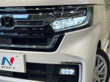 【LEDヘッドライト】悪天候や夜間走行時も良好な視界を確保し安心して運転できる高輝度LEDヘッドライトを装備!点灯速度が早く、消費電力も抑えられています。
