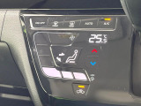 【オートエアコン】一度お好みの温度に設定すれば、車内の温度を検知し風量や温度を自動で調整。暑い&hellip;寒い&hellip;と何度もスイッチ操作をする必要はありません。快適な車内空間には必須の機能ですね♪