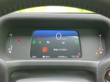 必要な情報をひと目で確認できる、見やすいメーターデザイン。運転中の視線移動を最小限に抑え、安全運転をサポートします。