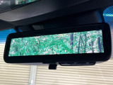 【デジタルインナーミラー】後席の大きな荷物や同乗者で後方が確認しづらい時でも安心!カメラが撮影した車両後方の映像をルームミラー内に表示。クリアな視界で状況の確認が可能です!
