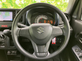 しっかりとした握り心地で、快適なドライビングをサポート。操作性も良く、運転をより楽しめます。