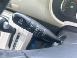 雨天時でも安心して運転できるよう、操作しやすいワイパーレバーが備わっています。視界をクリアに保ちます。
