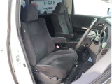 お車選びをお楽しみ頂けるよう、在庫車の展示スペースを十分に確保しております。