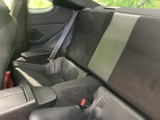 後部座席への乗り降りもスムーズに行えるよう、設計されています。家族や友人と快適なドライブを楽しめます。