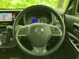 握りやすく操作しやすいステアリング。快適なドライビングをサポートし、長距離運転でも疲れにくい設計となっています。
