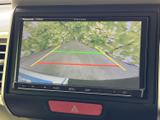 車載カメラの映像をリアルタイムで確認できます。安全運転をサポートし、駐車時のバック作業も安心です。