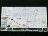 高精細な地図表示で、安全運転をサポート。スムーズなナビゲーションで快適なドライブを体験してください。