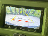 【バックカメラ】駐車時に後方がリアルタイム映像で確認できます。大型商業施設や立体駐車場での駐車時や、夜間のバック時に大活躍!運転スキルに関わらず、今や必須となった装備のひとつです!