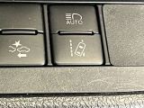 車の車線をカメラで認識し、はみ出しそうな時に警告を発したりステアリング操作を補助して安全運転をサポート!