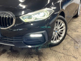●LEDヘッドライト:夜間走行時も良好な視界を確保し安心して運転できる高輝度LEDヘッドライトを装備!点灯速度が早く、消費電力も抑えられています。