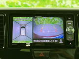 駐車時にも便利に活用できるモニター画面。安全確認をサポートする映像を表示し、運転を安心と快適にします。