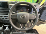 【スマートアシスト】走行中に前方の車両等を認識し、衝突しそうな時は警報とブレーキで衝突回避と被害軽減をアシスト。より安全にドライブをお楽しみいただけます。