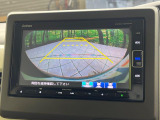 【バックカメラ】駐車時に後方がリアルタイム映像で確認できます。大型商業施設や立体駐車場での駐車時や、夜間のバック時に大活躍!運転スキルに関わらず、今や必須となった装備のひとつです!