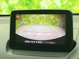 後退時の安全確認をサポートするカメラ映像をクリアに表示。周囲の状況が一目で把握でき、安全な運転を後押しします。