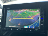 駐車や後退時の安全をサポートします。広角レンズで後方の状況をしっかり確認でき、安心して運転できます。