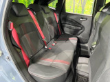 コンパクトカーですが、セカンドシートは十分な広さがあり快適にお乗りいただけます♪シートを倒して大きな荷物を積んだりと、用途の幅が広い1台です。