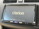 使いやすいインターフェースで、目的地設定や音楽再生をスムーズに操作できます。快適なドライブをサポートする頼れるナビゲーションシステムです。