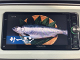 停車時に、映像コンテンツを楽しめるTV画面を装備。休憩時間や待ち時間を有効活用できます。家族みんなで楽しめるエンターテイメント空間を演出します。