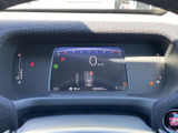 視認性の高いメーターデザインは、運転中の確認をスムーズにします。必要な情報を効率よく把握できる使いやすさがポイントです。