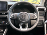 インテリアに合わせたデザインのステアリングは、運転される方のことも考え、運転しやすい形状、大きさです。是非一度、実際に触ってお確かめください。
