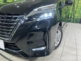 【LEDヘッドライト】悪天候や夜間走行時も良好な視界を確保し安心して運転できる高輝度LEDヘッドライトを装備!点灯速度が早く、消費電力も抑えられています。