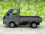 洗練された印象のボディラインが特徴的。広々とした荷台空間との調和も魅力的なポイントです。